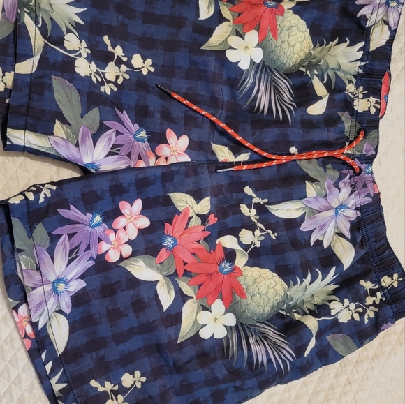 Tommy Bahama swim shorts - Picture 2 of 3